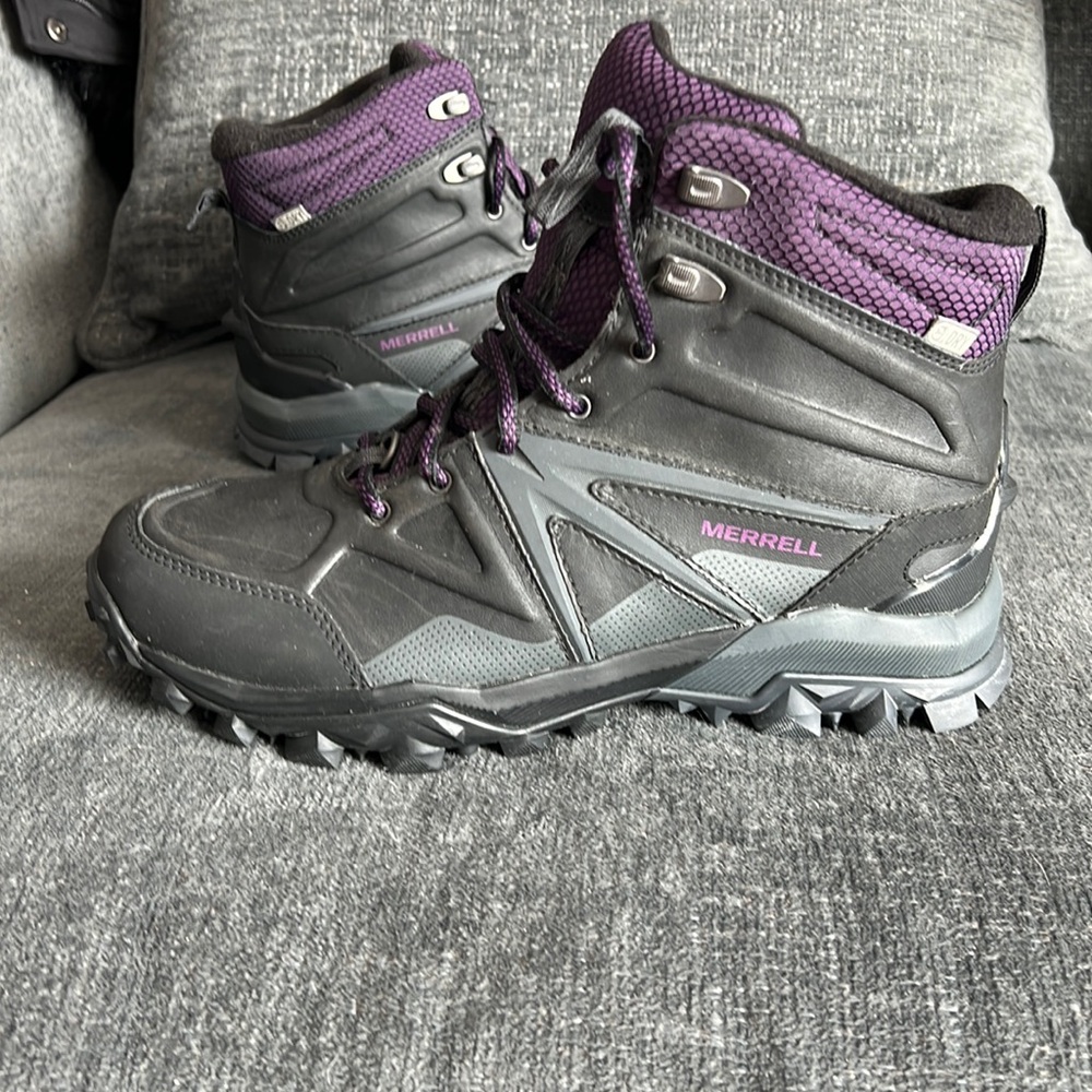 NWT Merrell Women’s Boots